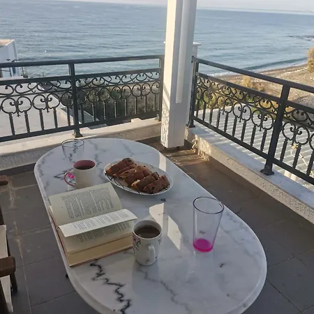 Stratos Sunset House Apartment Koutsourás